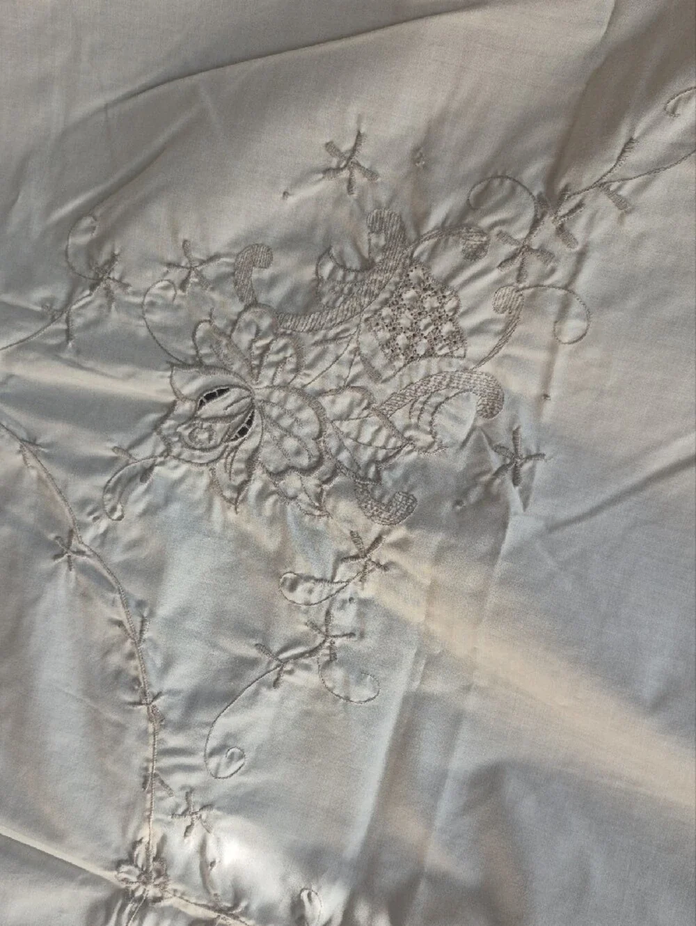 Vintage Off White Embroidered Table Cloth 80 X 63